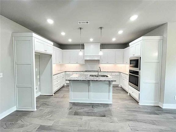 3rd image of 2672 N Justin Dr