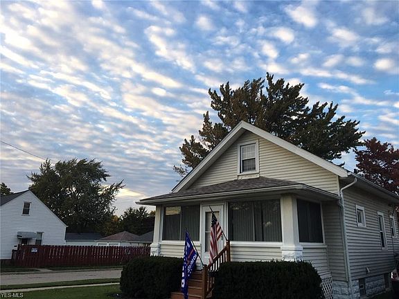 3rd image of 9316 Pinegrove Ave