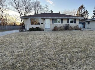 W147N8463 Manchester Dr, Menomonee Falls, WI 53051