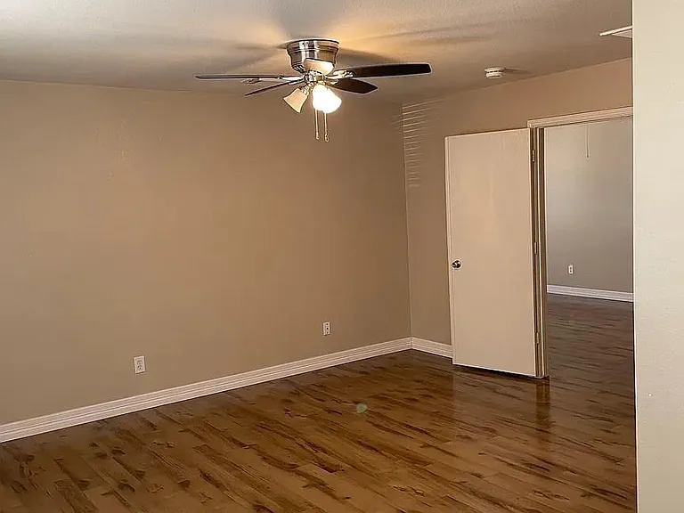 18211 Temple Hill Ln — Photo 5