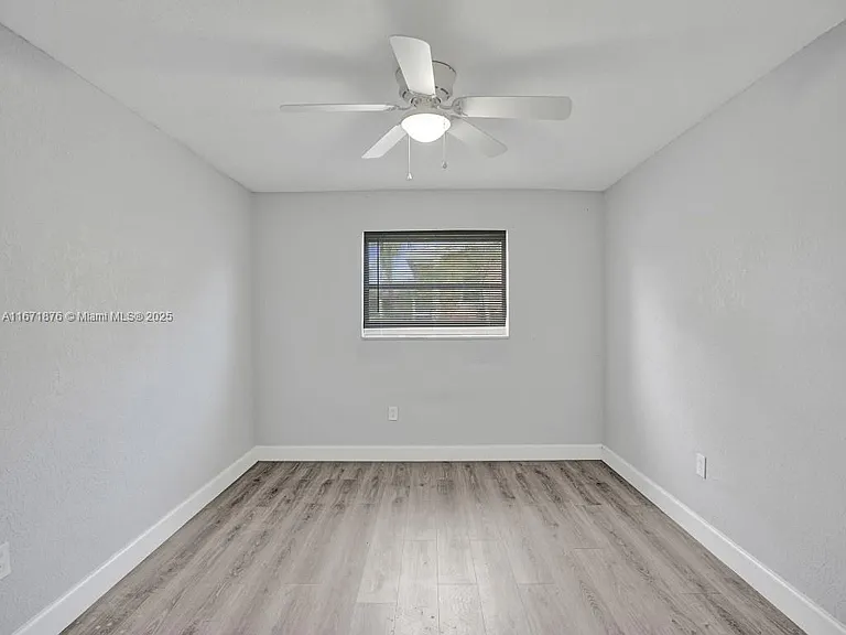 NW 20th St — Photo 7
