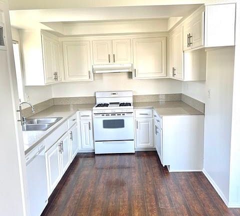 2nd image of 8-5312 Cartwright Ave #8