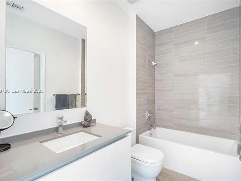 88 SW 7th St #4203 — Photo 28
