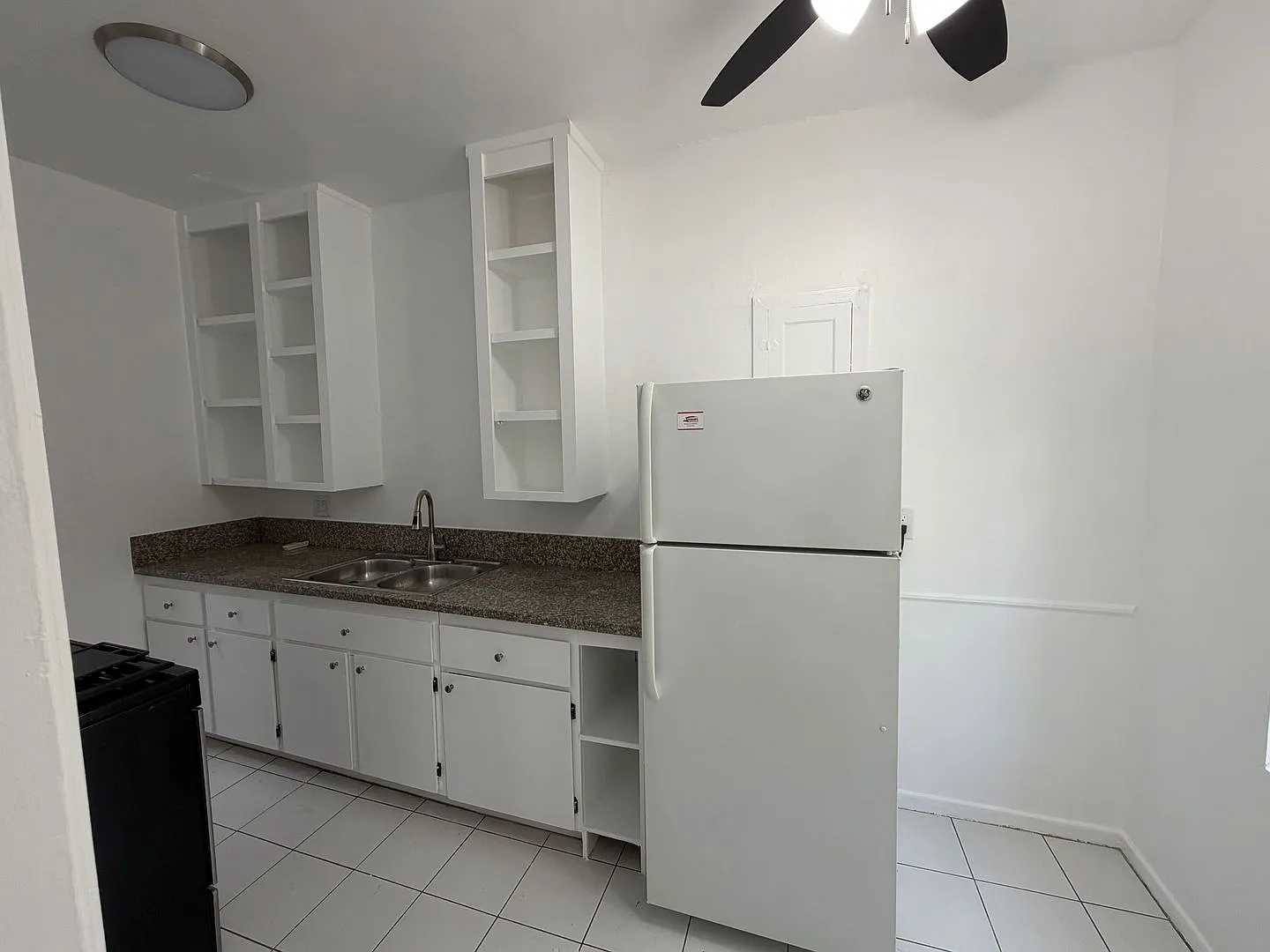 512 N. Alexandria Ave — Photo 4