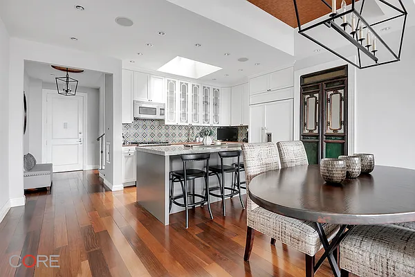 Rented by CORE | media 4