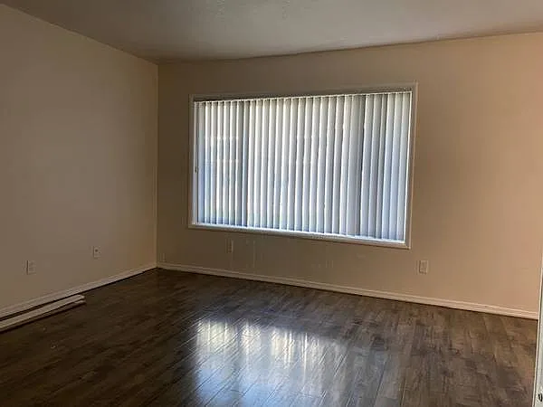 Hawthorne Villa Apartments — Photo 12