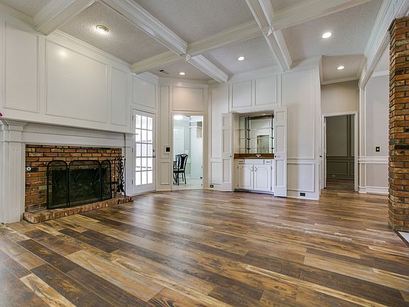 5th image of 2408 Bowie Dr