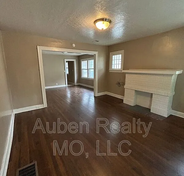 5405 Harrison St #2F — Photo 2
