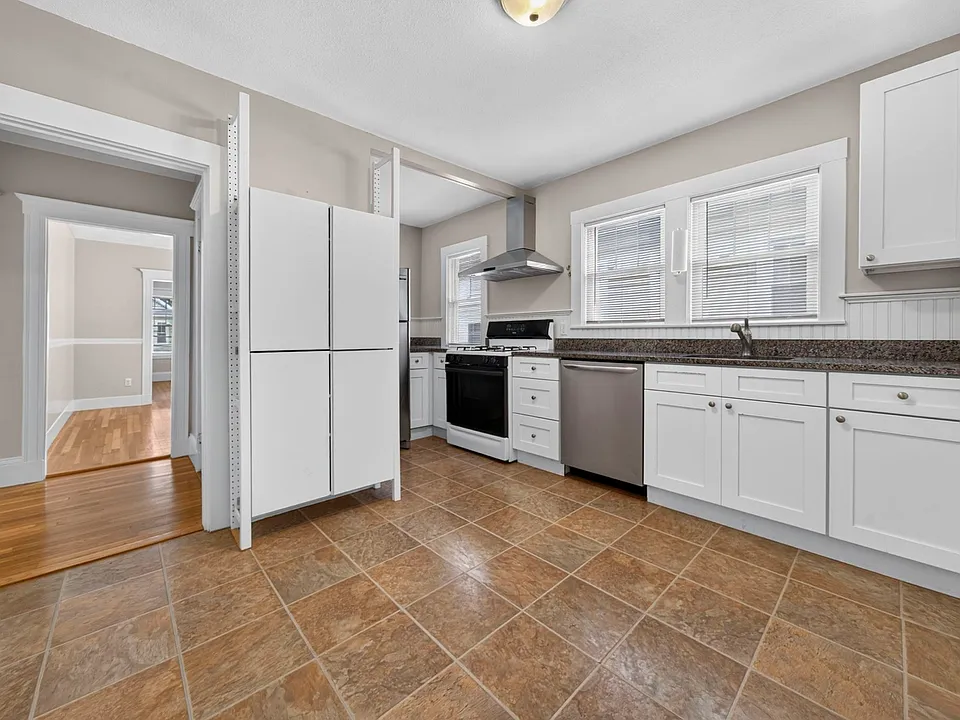 156 W Adams St #2