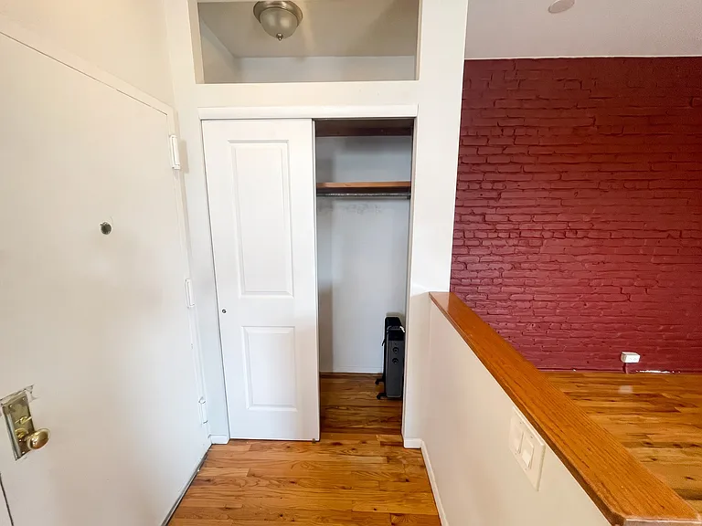 186 27th St #4 — Photo 10