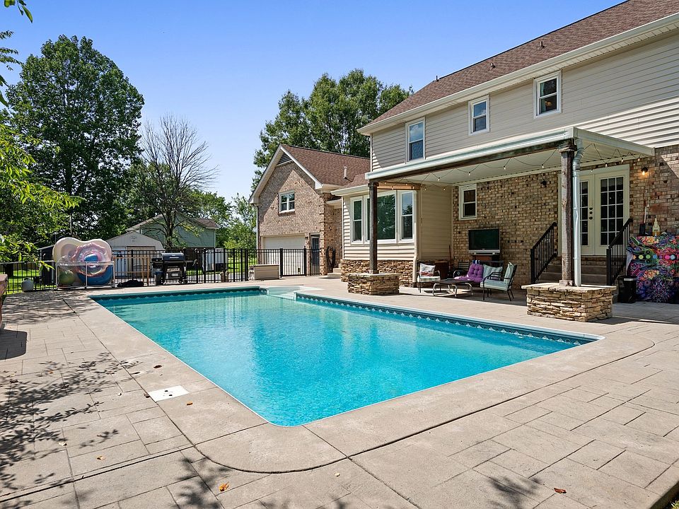1st image of 243 Southwinds Dr
