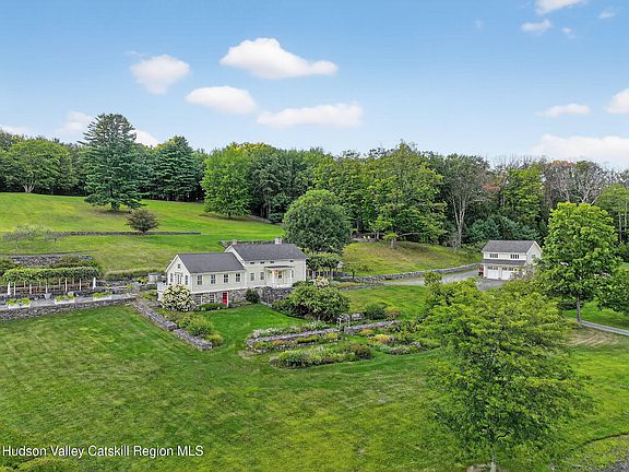 2nd image of 197-199 Chestnut Hill Road