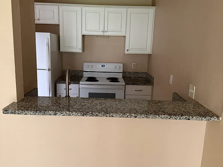 900 Avenue Z SE #D2 — Photo 14