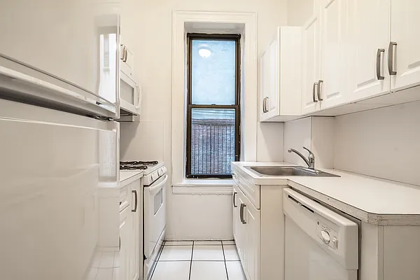 Rented by Metropolitan Equities | media 12