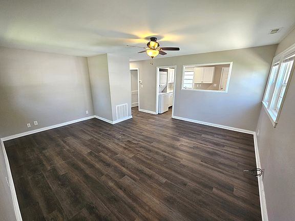 3rd image of 4910 Barlow Dr