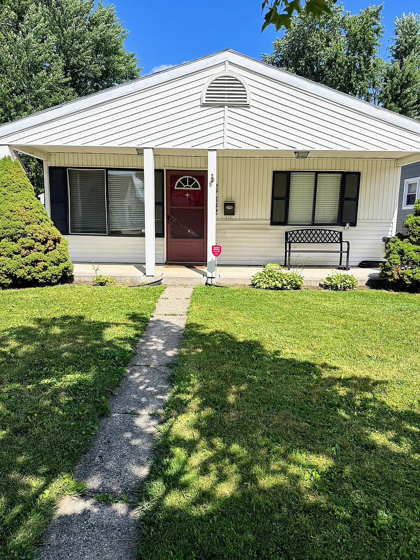 27342 Brettonwoods St photo 1