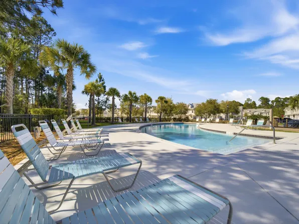 284 Date Palm Ln, Freeport, FL 32439