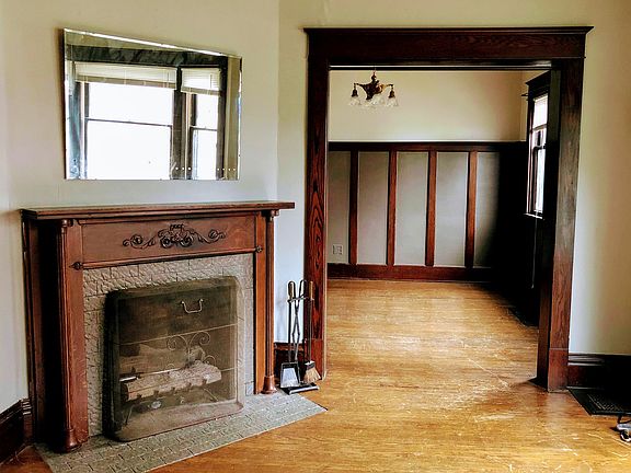 3rd image of 318 Cherry St SE #1
