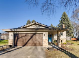 7491 Saratoga Dr, Chanhassen, MN 55317
