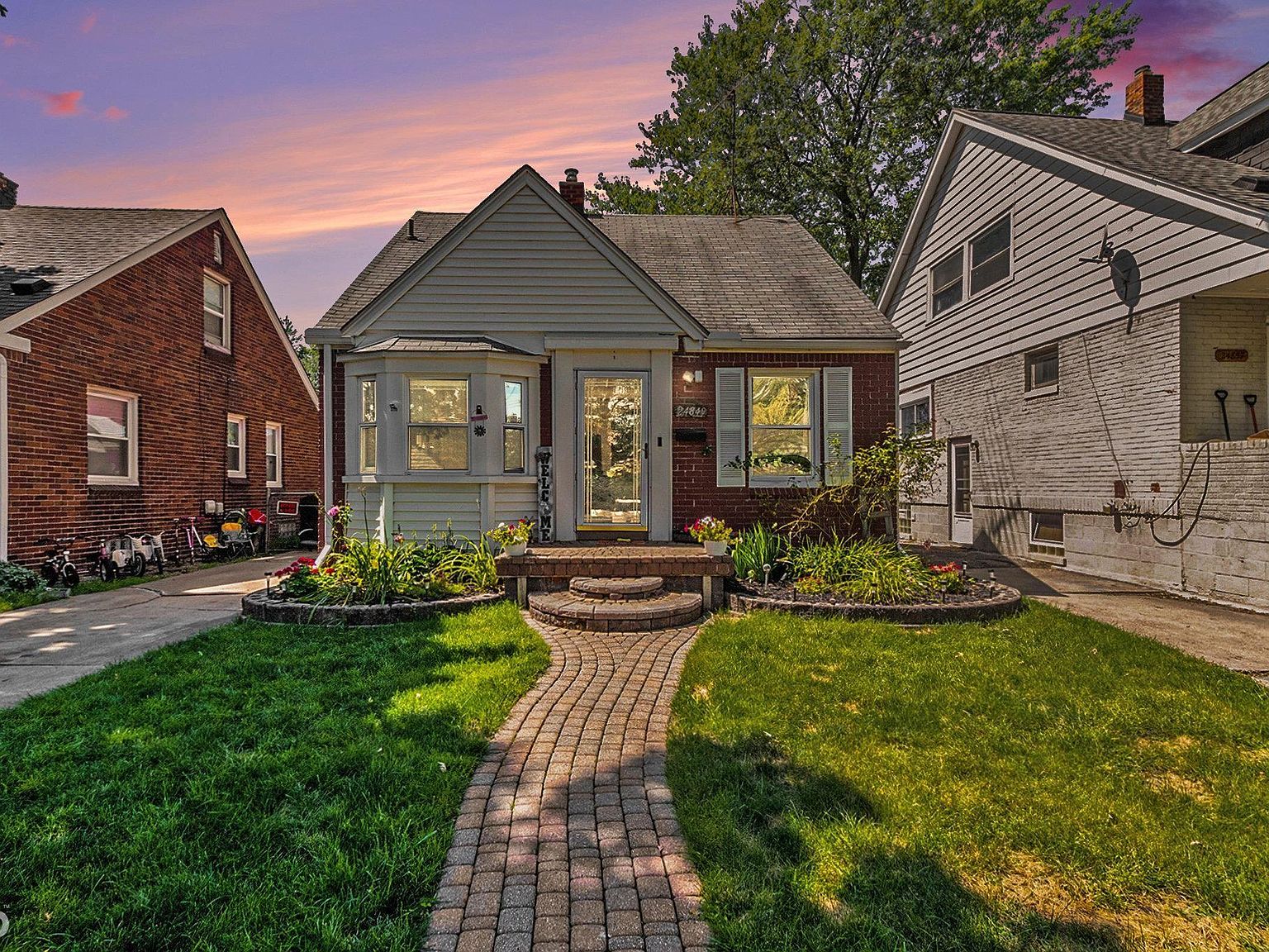 24849 Landau St, Center Line, MI 48015 | Zillow