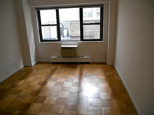 Rented by Carlyle Property Management | media 13