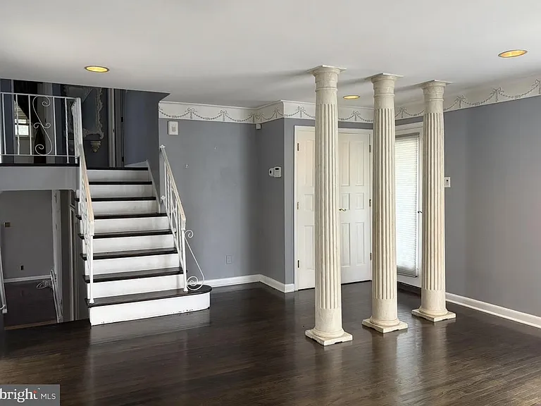 1868 Pine Rd — Photo 18