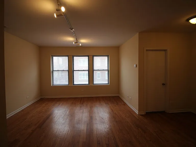 3007 W Lawrence Ave #3W — Photo 2