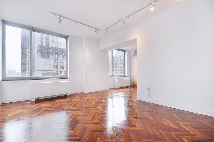 1st image of 360 E 88th St APT 8D
