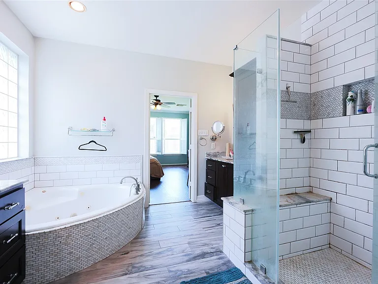 2422 Lansing Cir — Photo 18