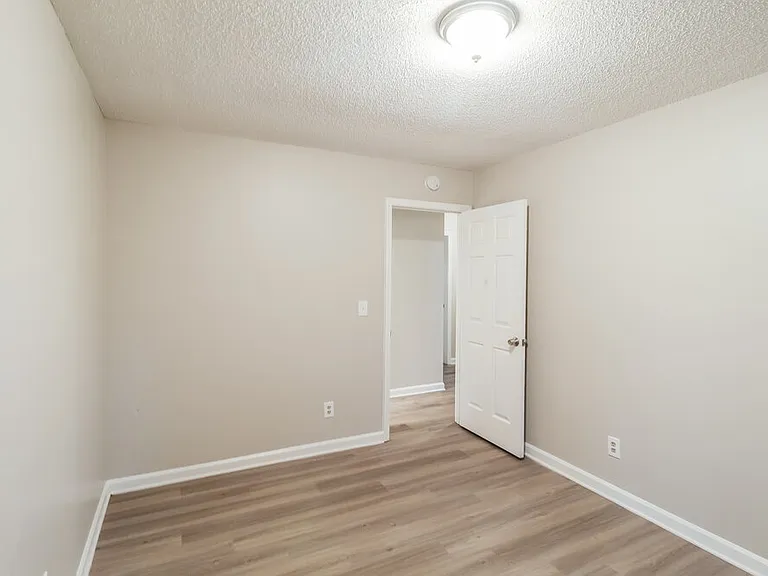 839 Ashley Ln — Photo 15