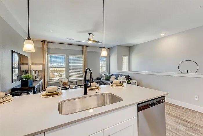 3905 Constantine Dr — Photo 15