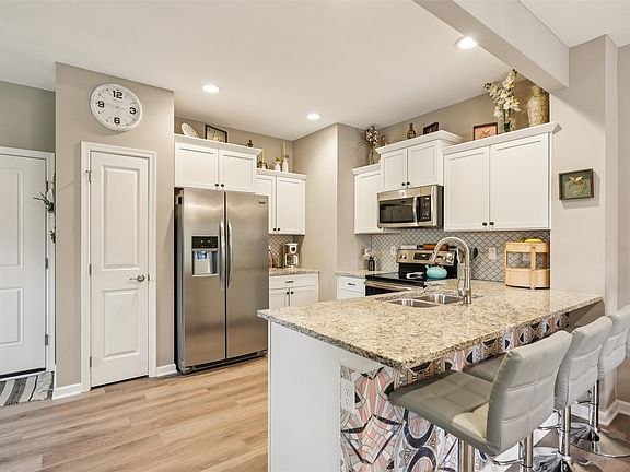 4th image of 2640 Lexington Dr
