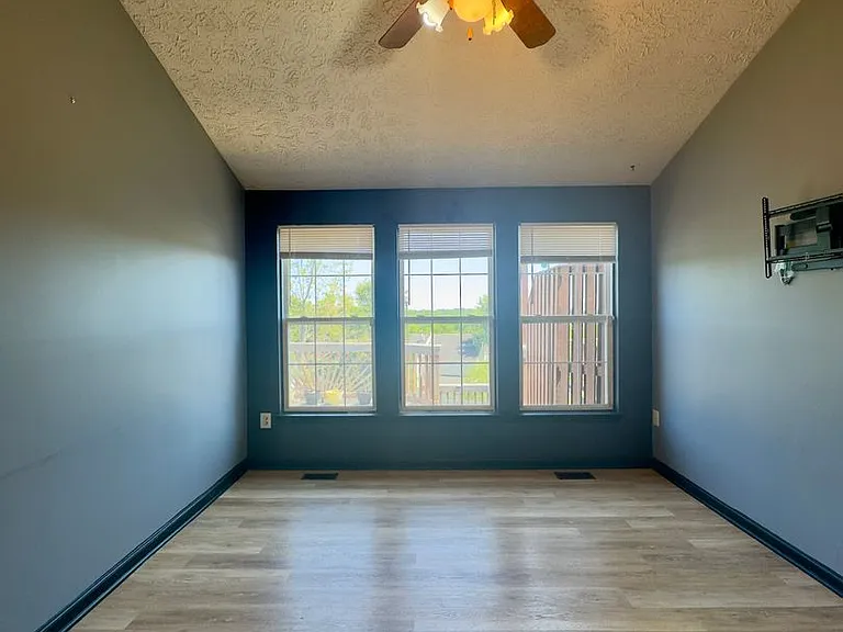537 Macintosh Cir — Photo 7