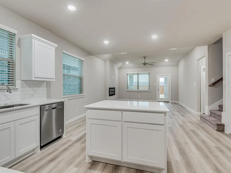 2544 Rambling Rd — Photo 7