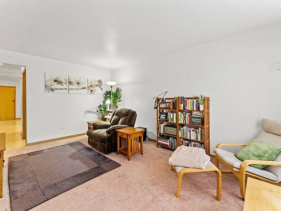 3rd image of 3859 W Montrose Ave #3