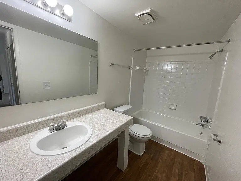 Windsor Place Apartments — Photo 53