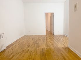 313 E 90th St, New York, NY