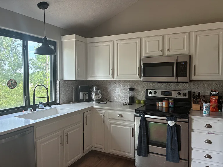 20116 Gateway Rd — Photo 2