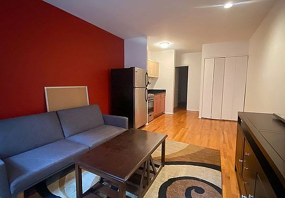 3rd image of 214 E 88th St APT 2C