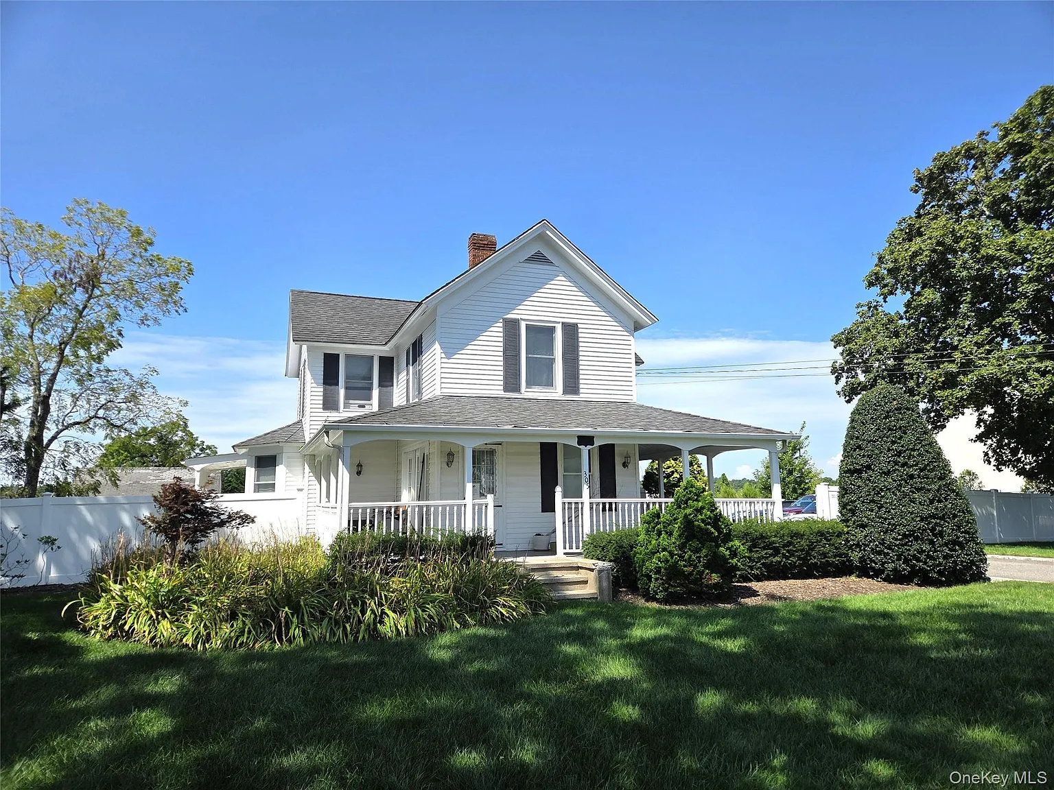 3 bed, 2.0 bath, 1801 sqft, $3,900 — Photo 2
