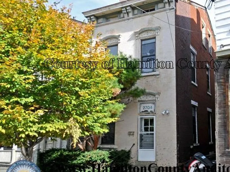 2704 W McMicken Ave