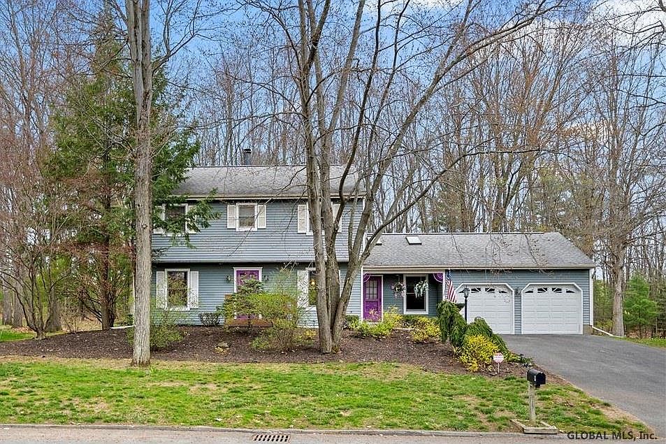 1st image of 9 Hiawatha Dr