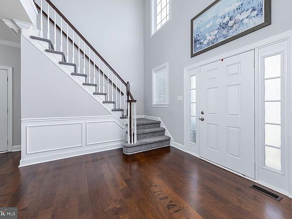3rd image of 707 Chelsea Rd