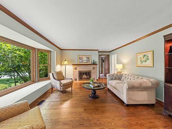 5th image of 27W118 Cove Ln