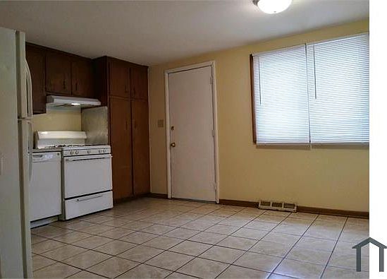 5th image of 3902 15th Ave APT 3