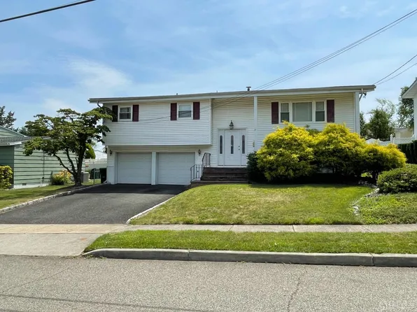 34 Buttonwood Dr, Old Bridge, NJ 08857
