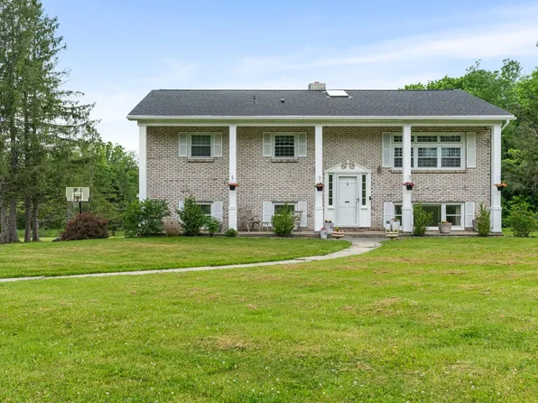 618 Pollard Hill Rd, Johnson City, NY 13790