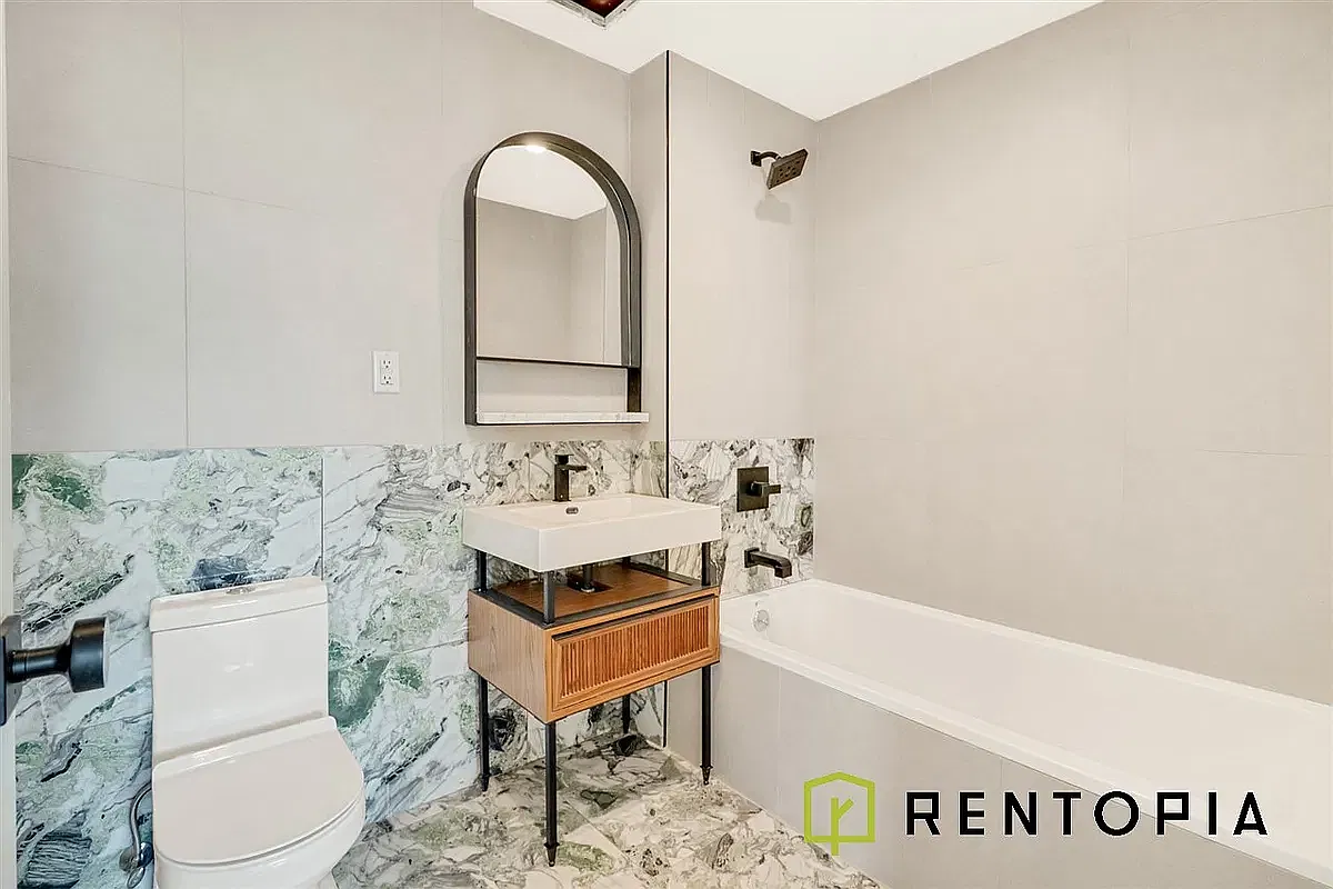 415 Manhattan Avenue — Photo 4