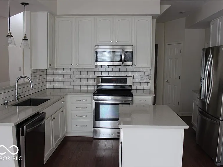 6255 Canterbury Dr — Photo 9