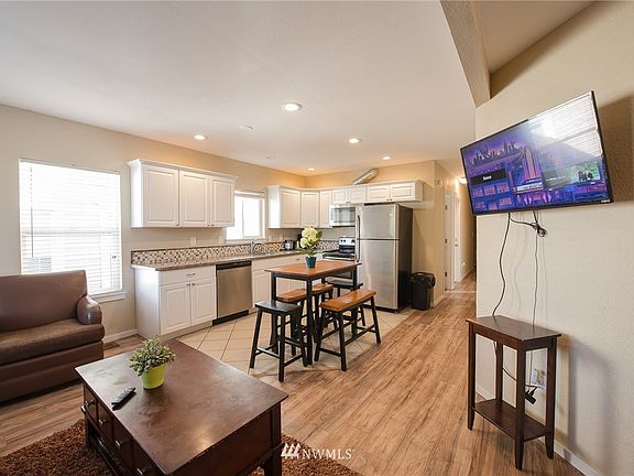 4th image of 3316 6th Avenue